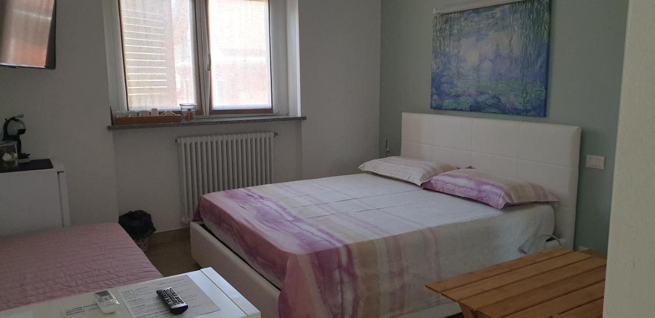 La Tana Dei Corgi Bed & Breakfast Moncrivello ภายนอก รูปภาพ