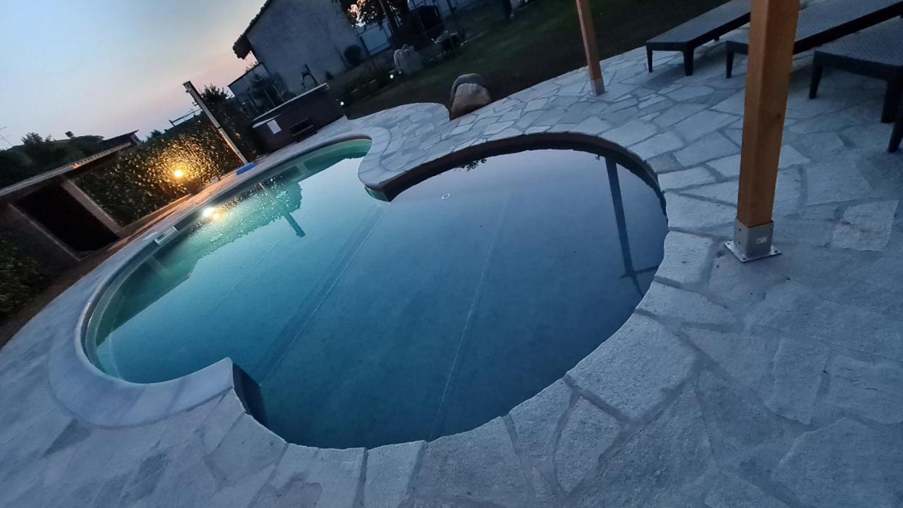La Tana Dei Corgi Bed & Breakfast Moncrivello ภายนอก รูปภาพ