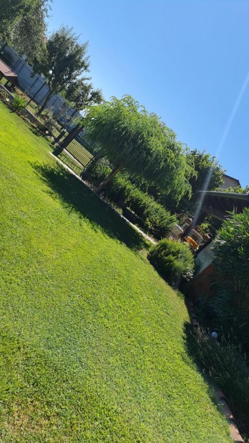 La Tana Dei Corgi Bed & Breakfast Moncrivello ภายนอก รูปภาพ