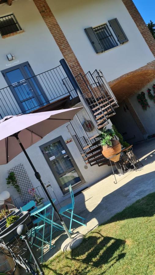 La Tana Dei Corgi Bed & Breakfast Moncrivello ภายนอก รูปภาพ