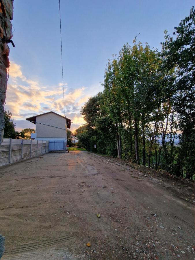 La Tana Dei Corgi Bed & Breakfast Moncrivello ภายนอก รูปภาพ