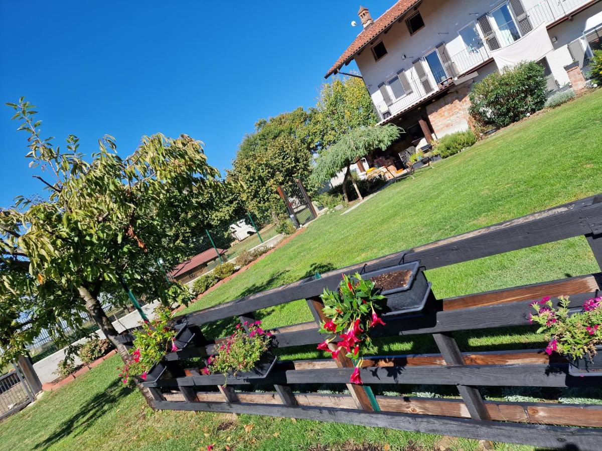 La Tana Dei Corgi Bed & Breakfast Moncrivello ภายนอก รูปภาพ