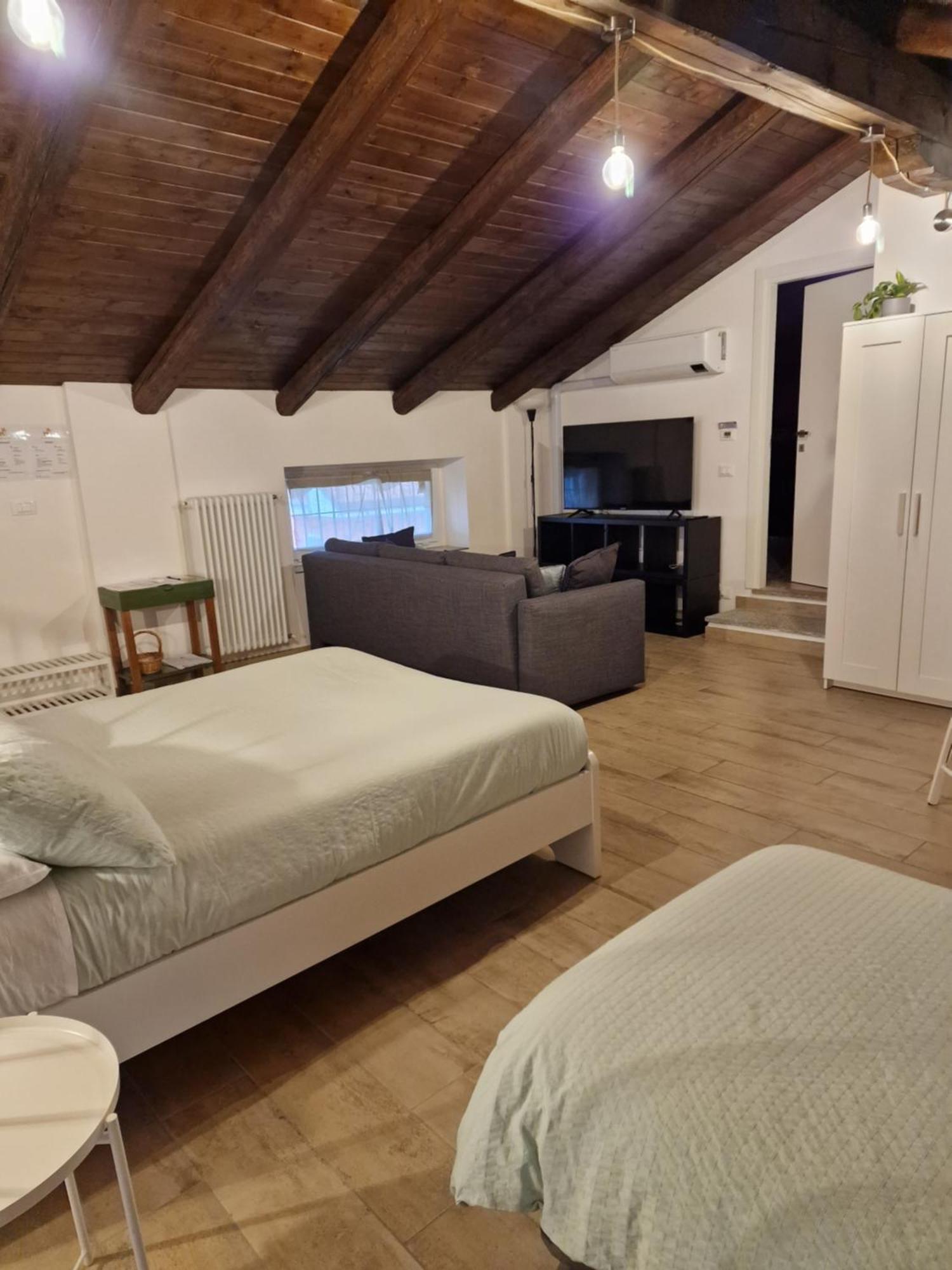 La Tana Dei Corgi Bed & Breakfast Moncrivello ห้อง รูปภาพ