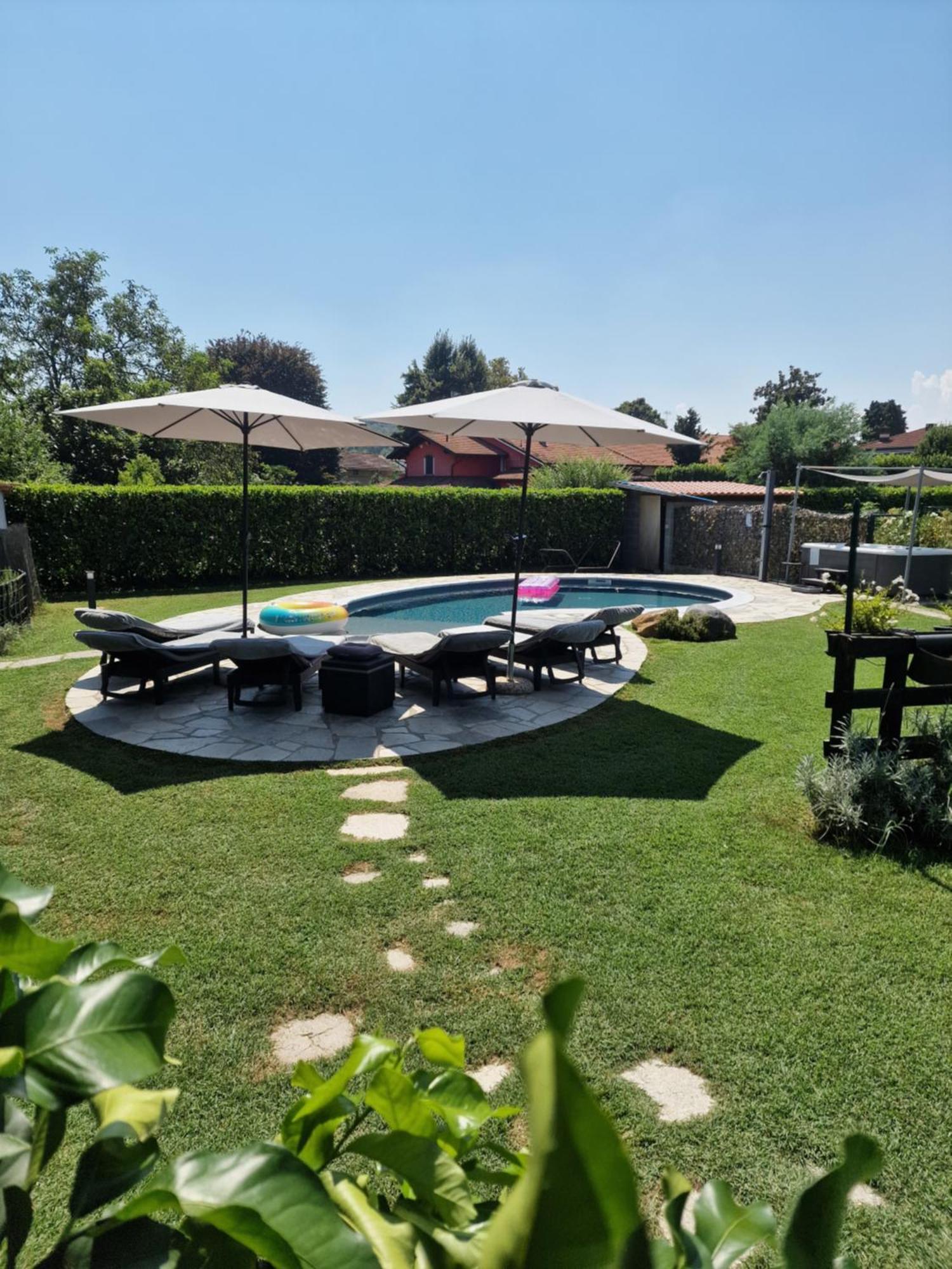La Tana Dei Corgi Bed & Breakfast Moncrivello ภายนอก รูปภาพ