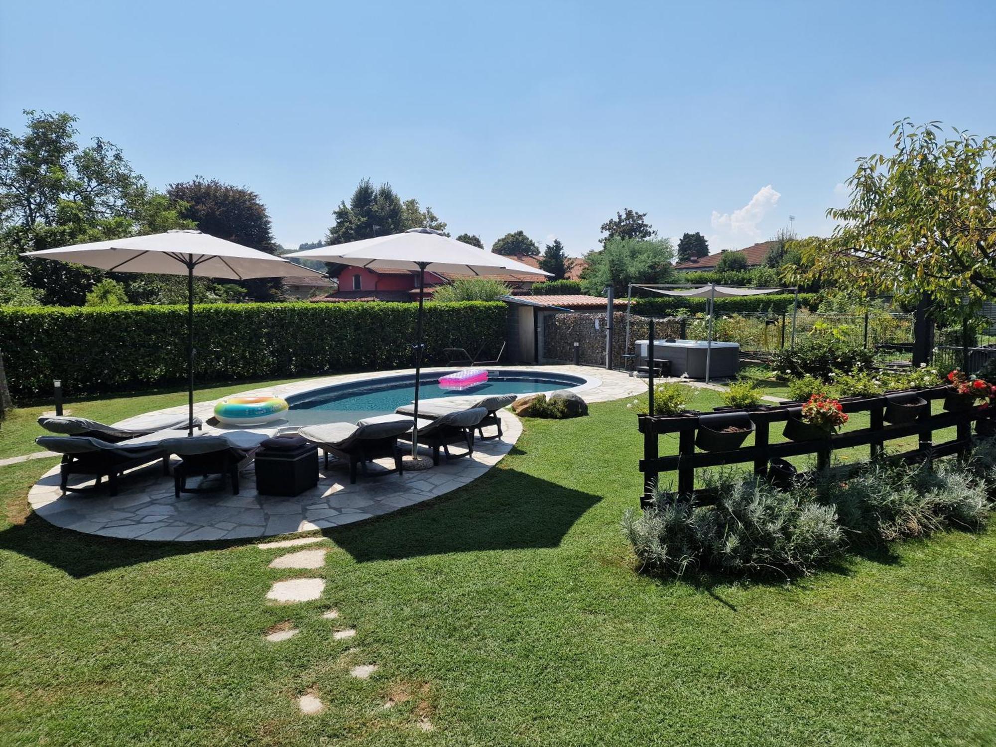 La Tana Dei Corgi Bed & Breakfast Moncrivello ภายนอก รูปภาพ
