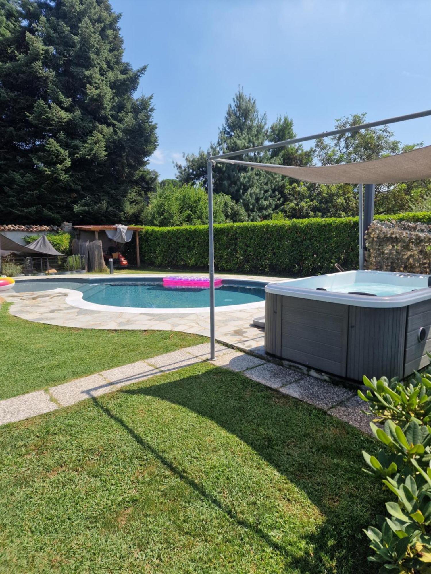 La Tana Dei Corgi Bed & Breakfast Moncrivello ภายนอก รูปภาพ