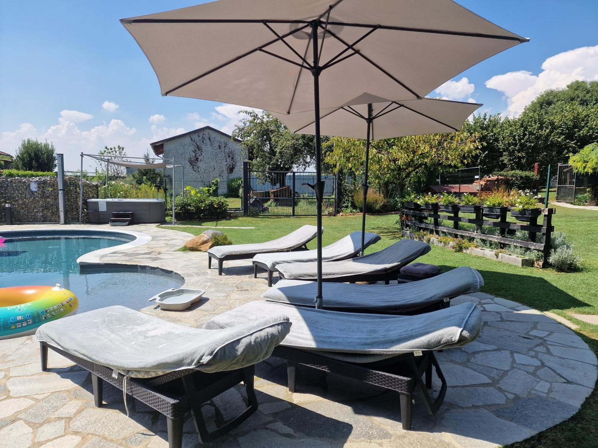 La Tana Dei Corgi Bed & Breakfast Moncrivello ภายนอก รูปภาพ